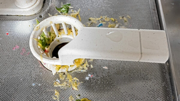 Afvoer verstopt vaatwasser: oorzaken, oplossingen en wanneer je een loodgieter nodig hebt